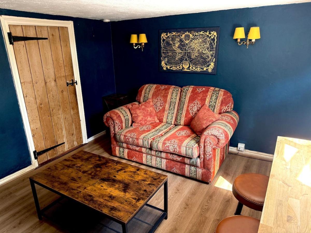 Rustic 18Th Century Stone Cottage With Fireplace And Parking Crowborough Zewnętrze zdjęcie